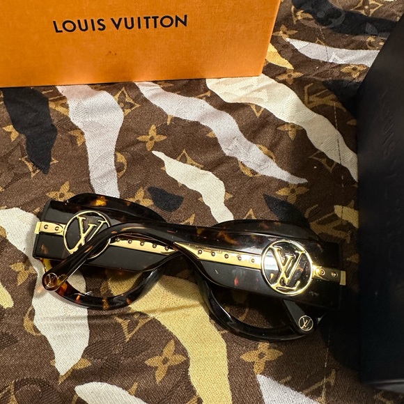 Louis Vuitton sunglasses - Picture 3 of 10